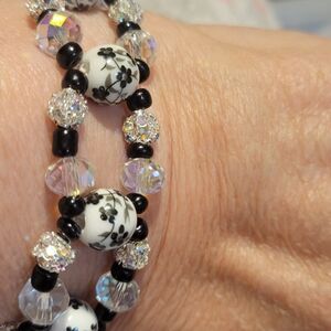 Handmade Black & White Floral Beaded Stretch Bracelet - Elegant Women's Jewelry